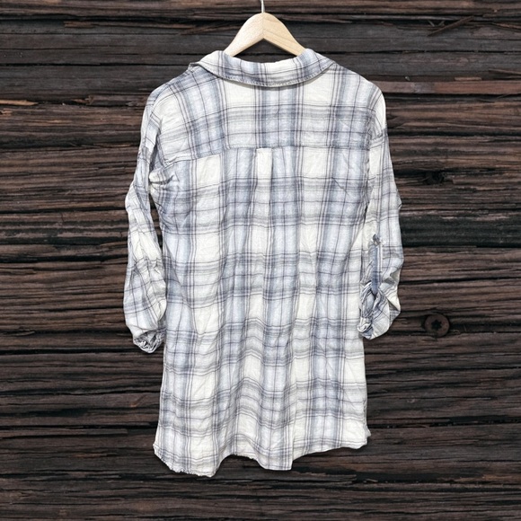 Mysteree Plaid Tunic - Picture 2 of 4